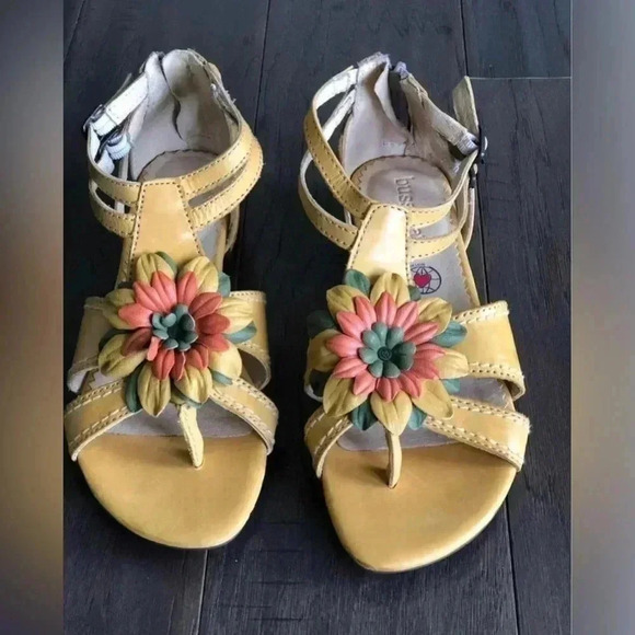 Bussola Leather Strappy Sandal,Flower design, Back Zip Close,buckle,Comfort sole - Picture 1 of 5